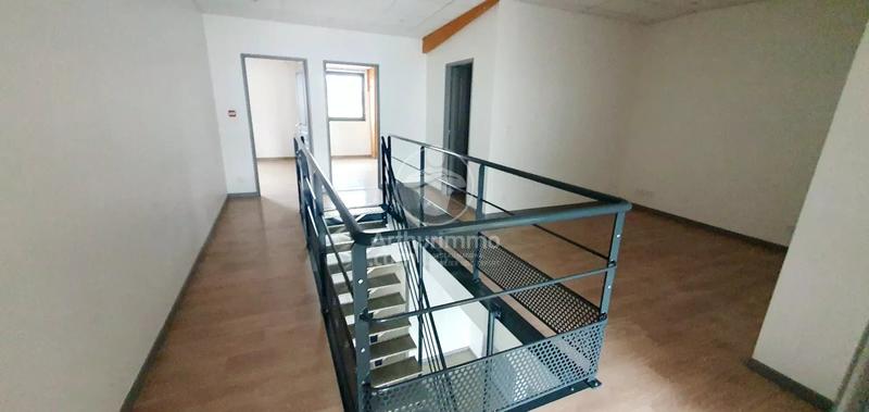 Bureau - 543 m² - 12 pièces