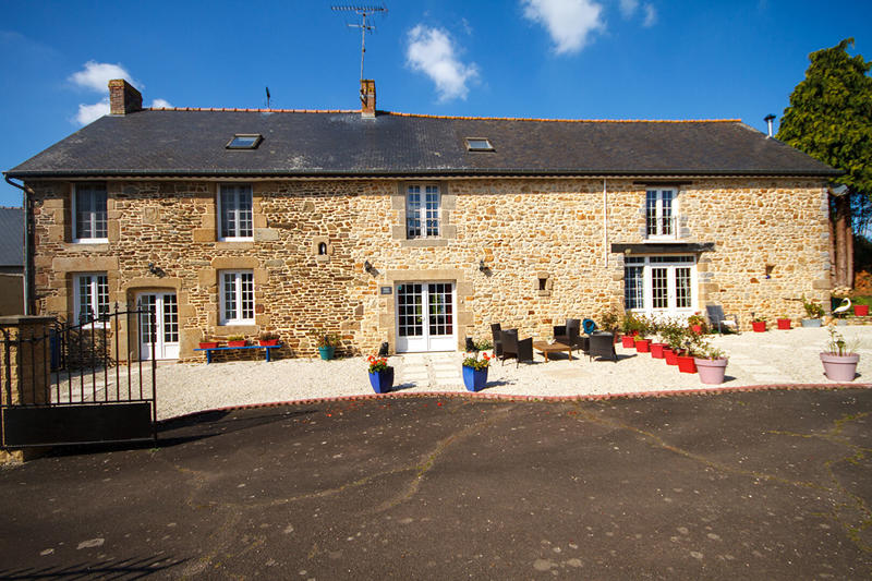 Maison - 330 m² - 8 pièces