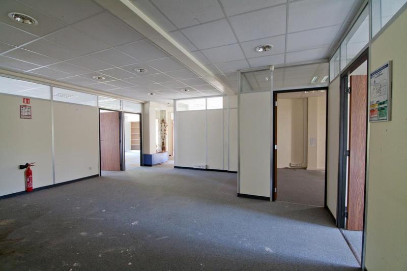 Bureau - 473 m²