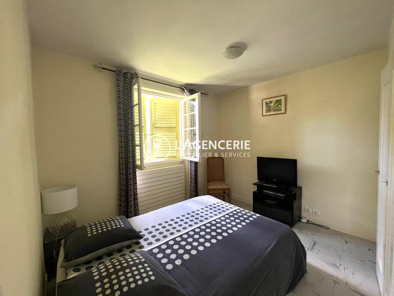 Maison - 411 m² - 10 pièces