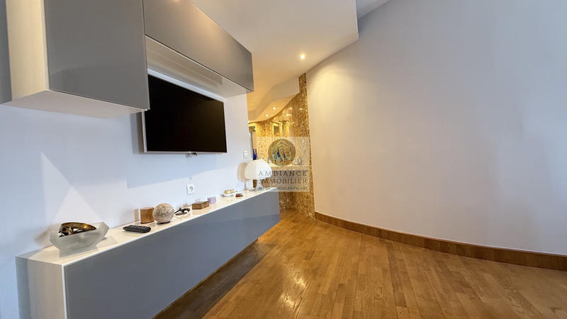 Appartement - 137 m² - 6 pièces