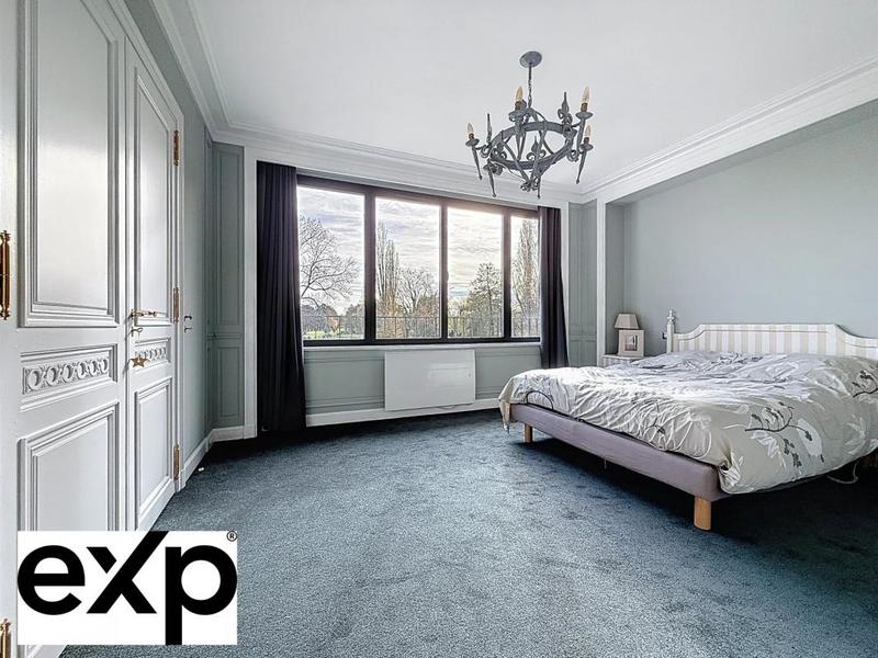 Propriété - 1 032 m² - 18 pièces