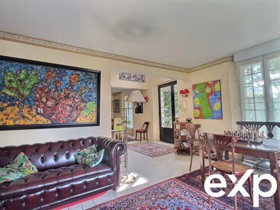 Maison - 240 m² - 10 pièces