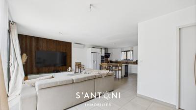 Maison - 97 m² - 4 pièces