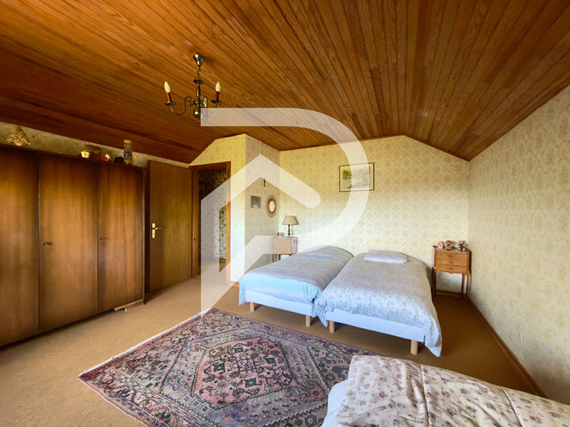 Maison - 201 m² - 7 pièces