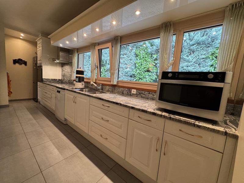 Maison contemporaine - 315 m² - 11 pièces