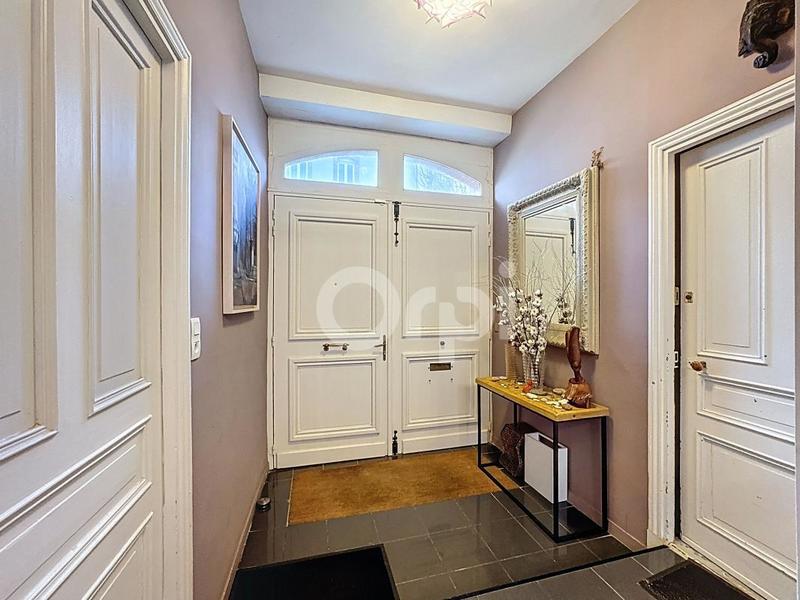 Demeure - 216 m² - 6 pièces