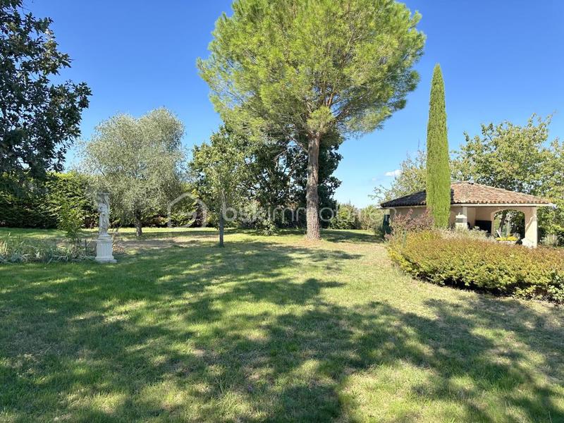 Maison - 240 m² - 7 pièces