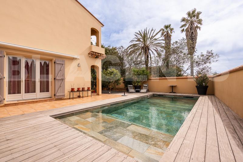 Maison - 291 m² - 10 pièces