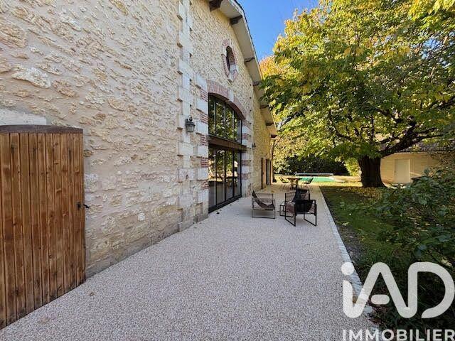 Maison - 220 m² - 7 pièces