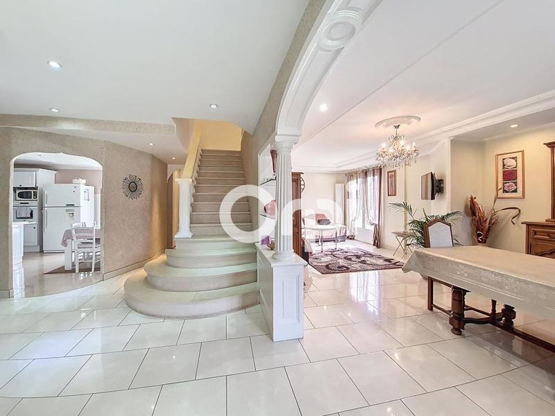 Maison - 200 m² - 7 pièces