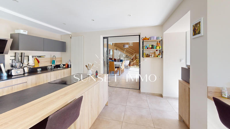 Maison - 273 m² - 7 pièces