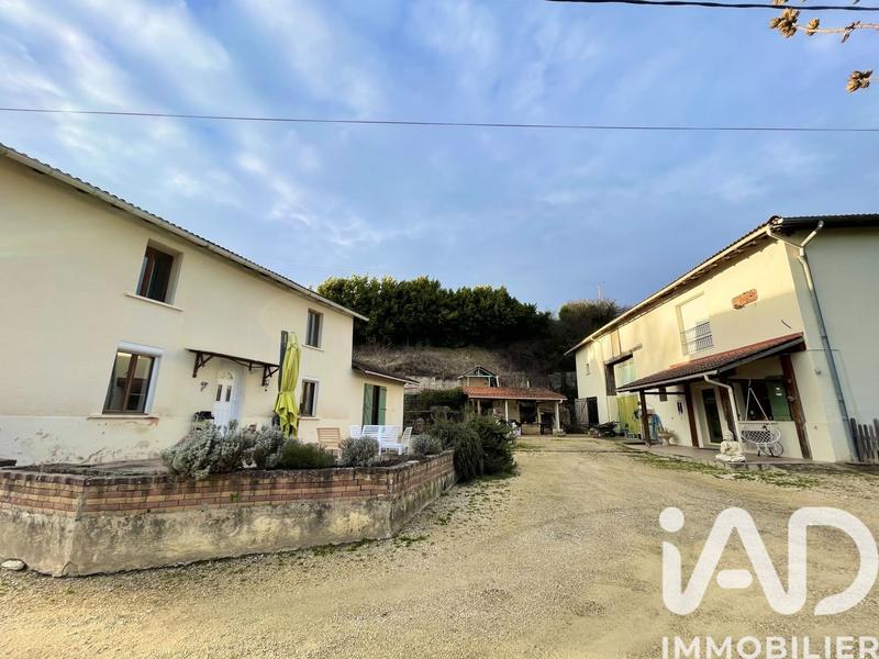 Maison - 276 m² - 9 pièces