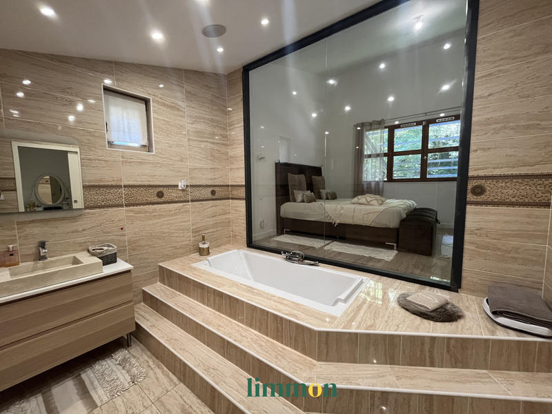 Maison - 180 m² - 5 pièces