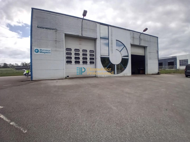 Local d'activités - 940 m²