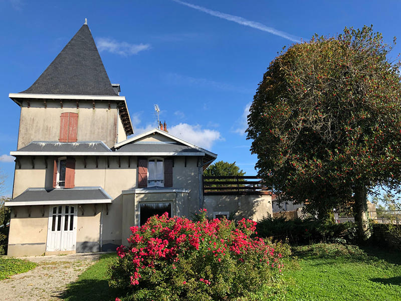 Maison - 236 m² - 8 pièces