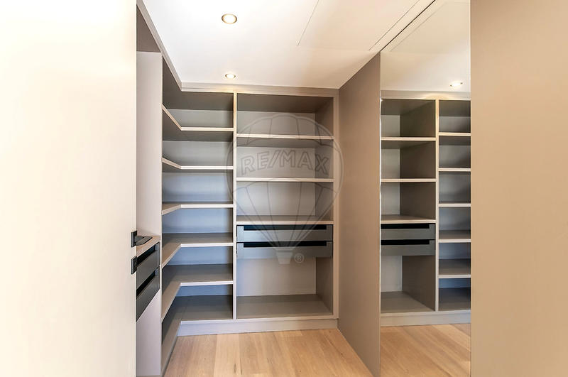 Maison - 280 m² - 8 pièces