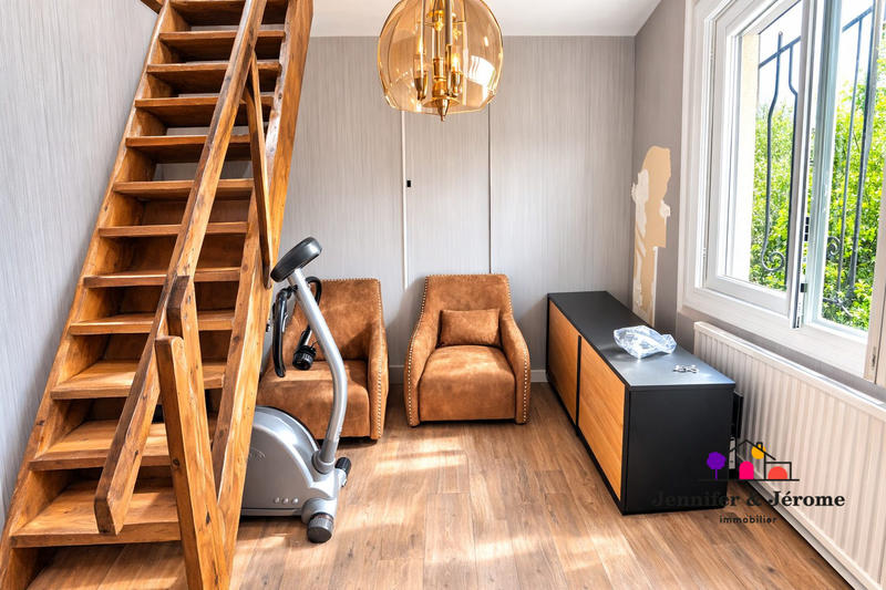 Maison - 104 m² - 4 pièces