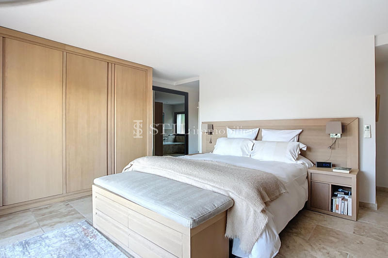 Villa - 270 m² - 6 pièces