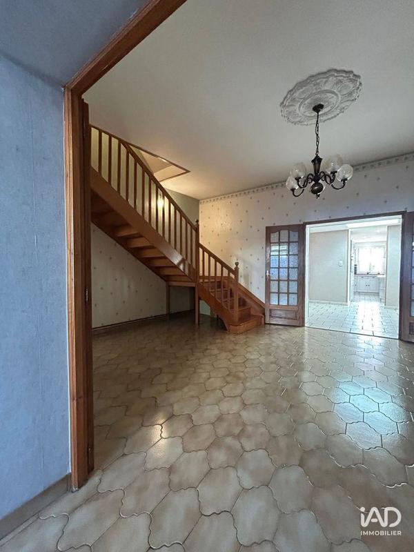 Maison - 250 m² - 6 pièces