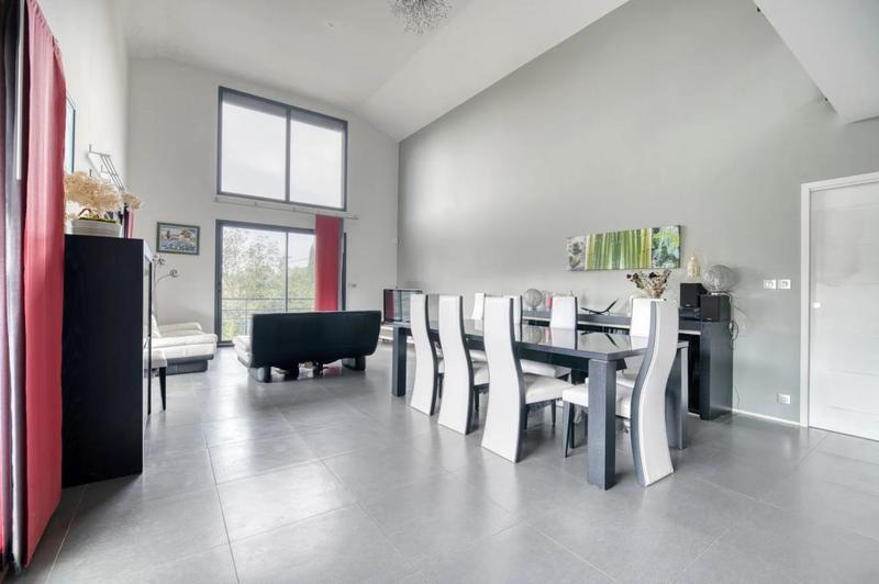 Villa - 245 m² - 9 pièces