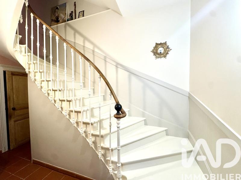 Maison - 240 m² - 8 pièces