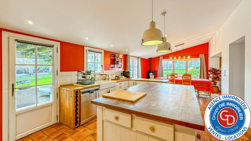 Maison - 207 m² - 8 pièces