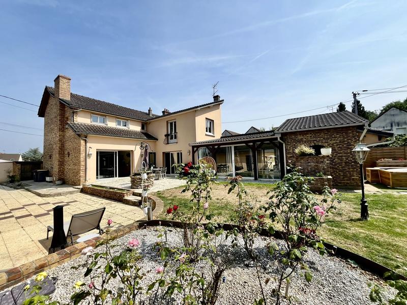 Maison - 204 m² - 8 pièces