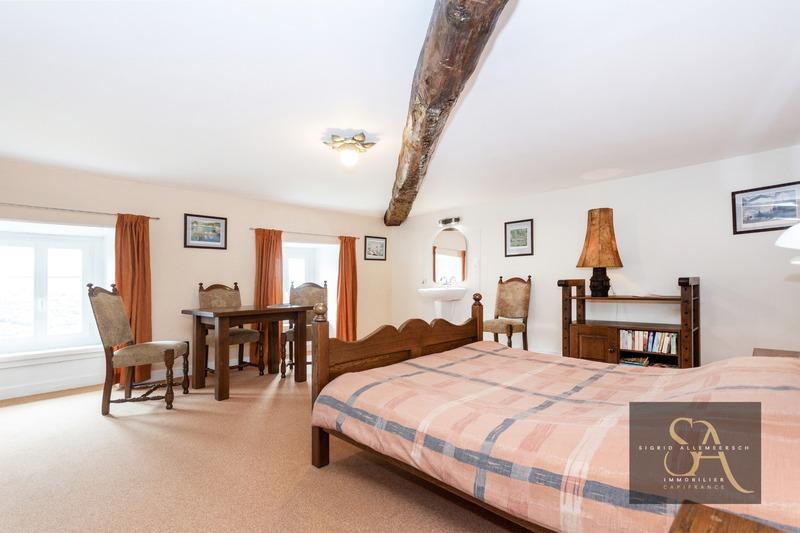 Maison - 312 m² - 9 pièces