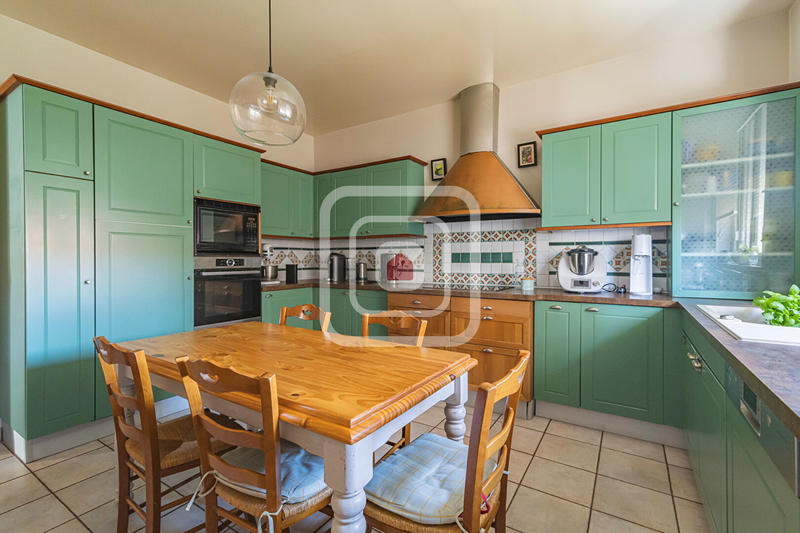 Maison - 217 m² - 8 pièces