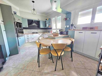 Maison - 202 m² - 8 pièces