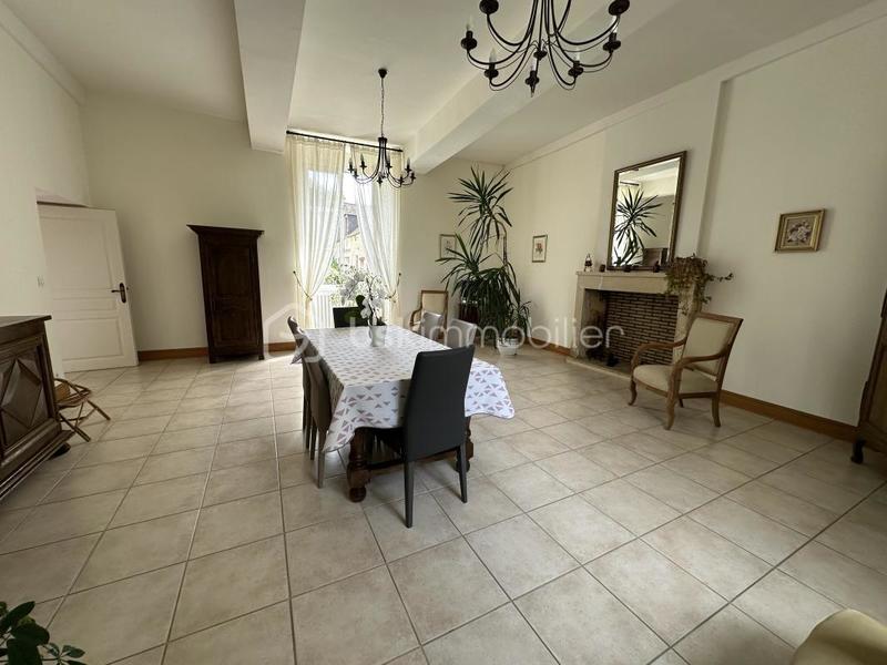 Maison en pierre - 202 m² - 7 pièces