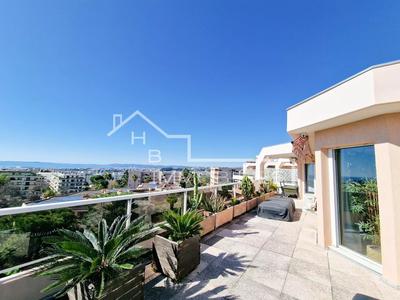 Appartement - 97 m² - 3 pièces