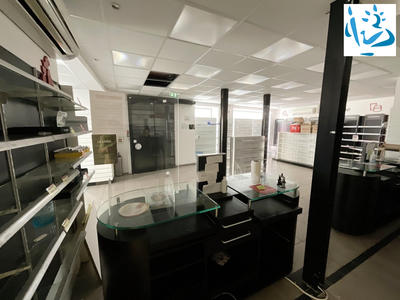 Local commercial - 145 m² - 6 pièces