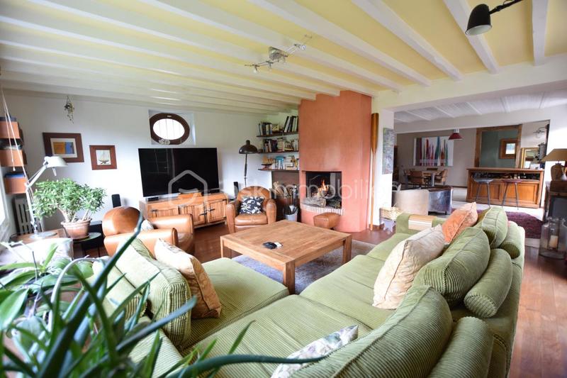 Maison - 210 m² - 7 pièces