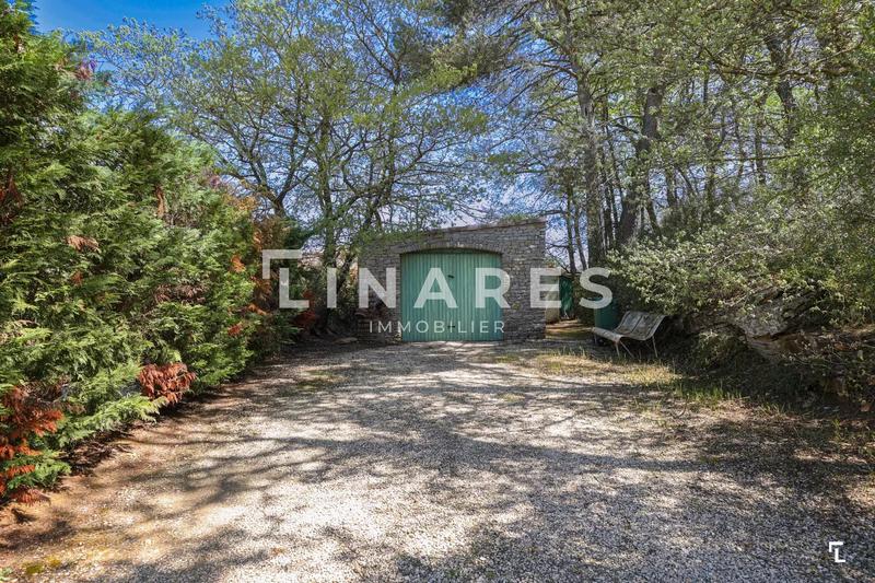 Propriété - 230 m² - 9 pièces