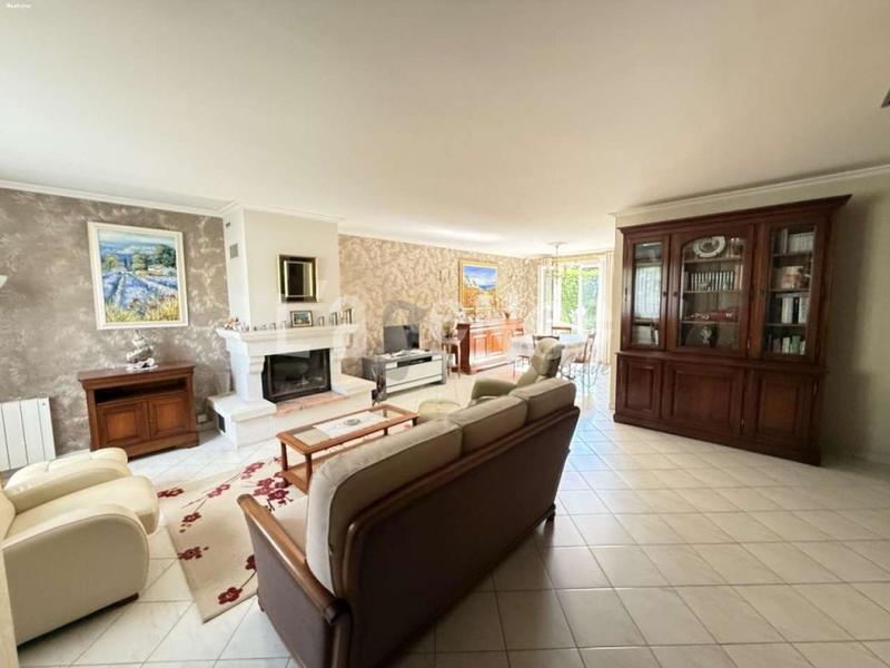 Maison - 165 m² - 8 pièces