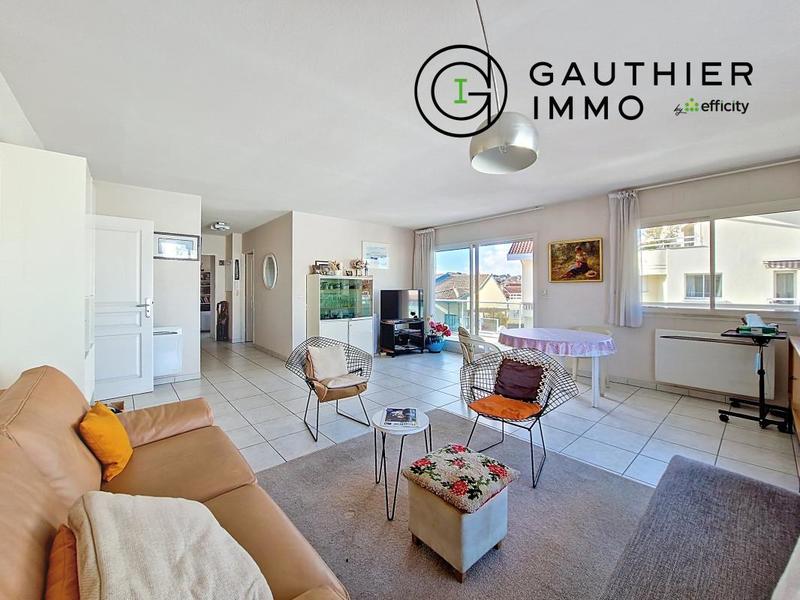 Appartement - 100 m² - 3 pièces