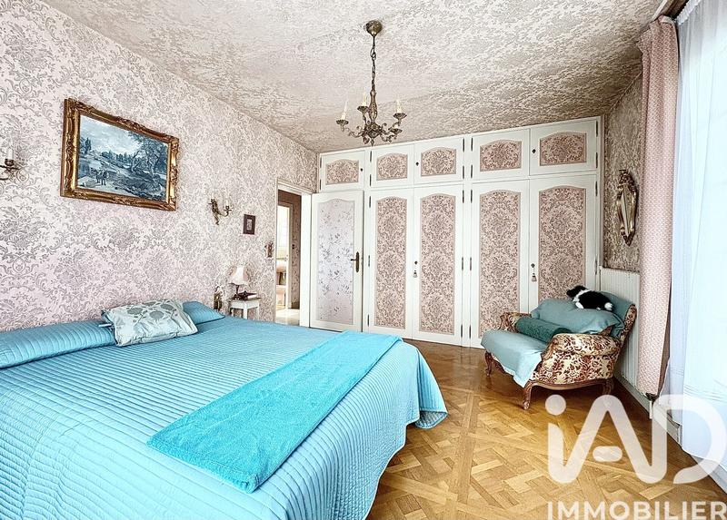 Maison - 216 m² - 10 pièces