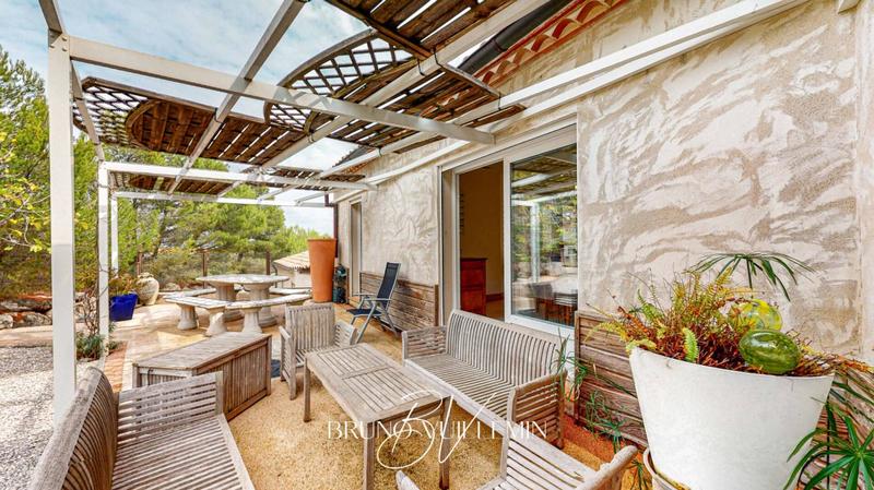 Villa - 326 m² - 10 pièces