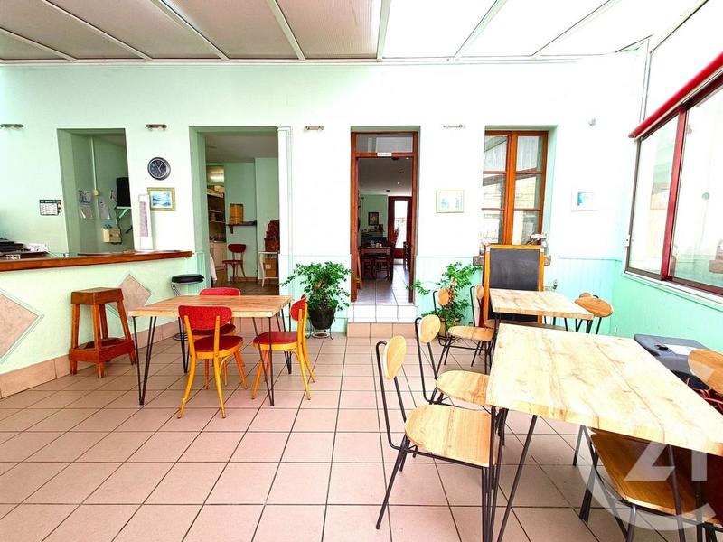 Maison - 217 m² - 6 pièces