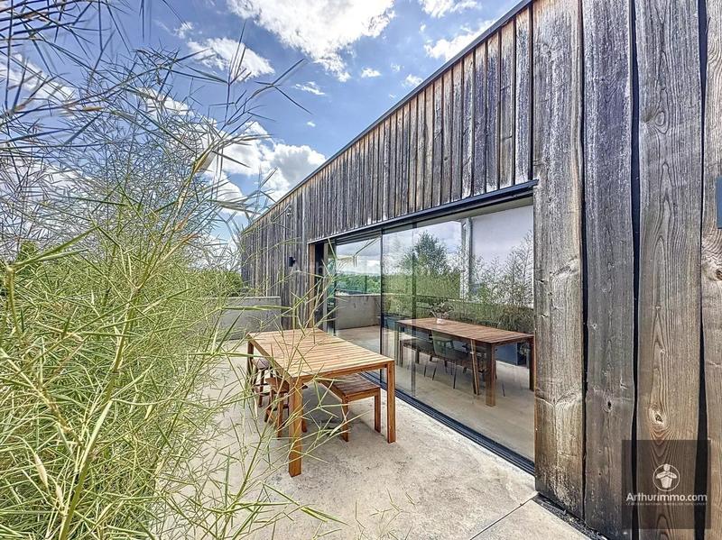 Maison - 260 m² - 6 pièces