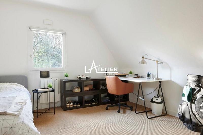 Maison - 210 m² - 10 pièces