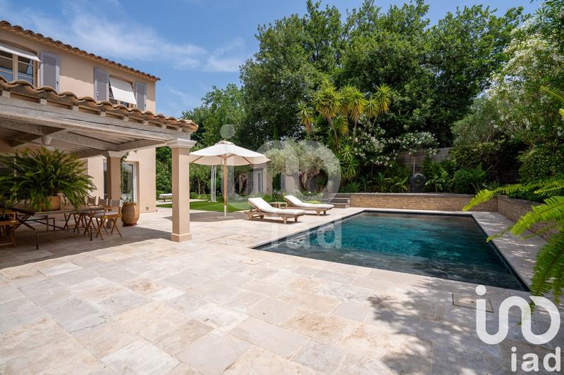 Maison - 233 m² - 8 pièces