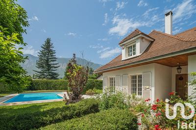 Maison - 205 m² - 5 pièces