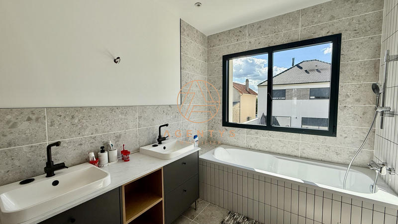 Maison contemporaine - 200 m² - 6 pièces