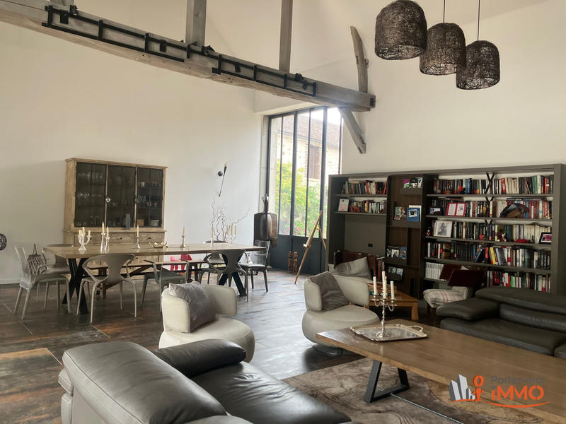 Maison - 301 m² - 8 pièces