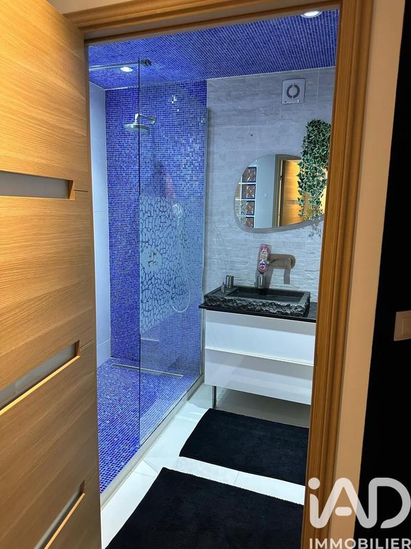 Maison - 180 m² - 7 pièces