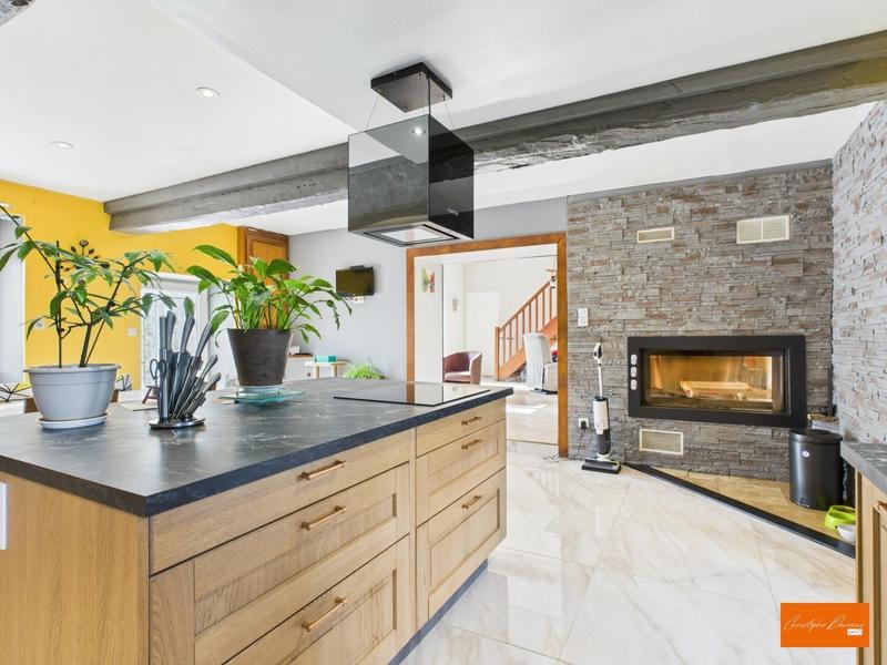 Maison - 240 m² - 8 pièces