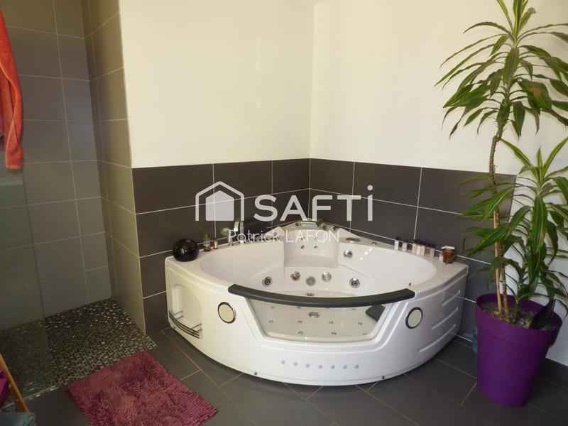 Maison - 208 m² - 7 pièces